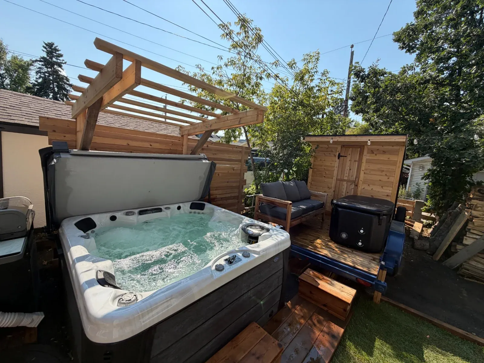 The Merlot House hot tub and cedar sauna on the backyard deck