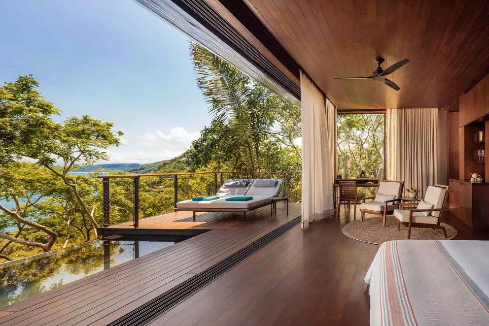 oomm-accommodation-ocean-treehouse-bedroom-view